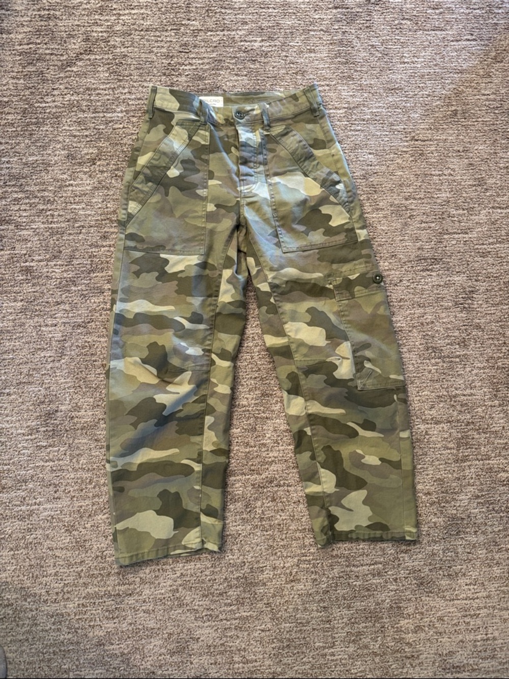 Pilcro Millie low- slung barrel pants from Anthropologie - Picture 3 of 6